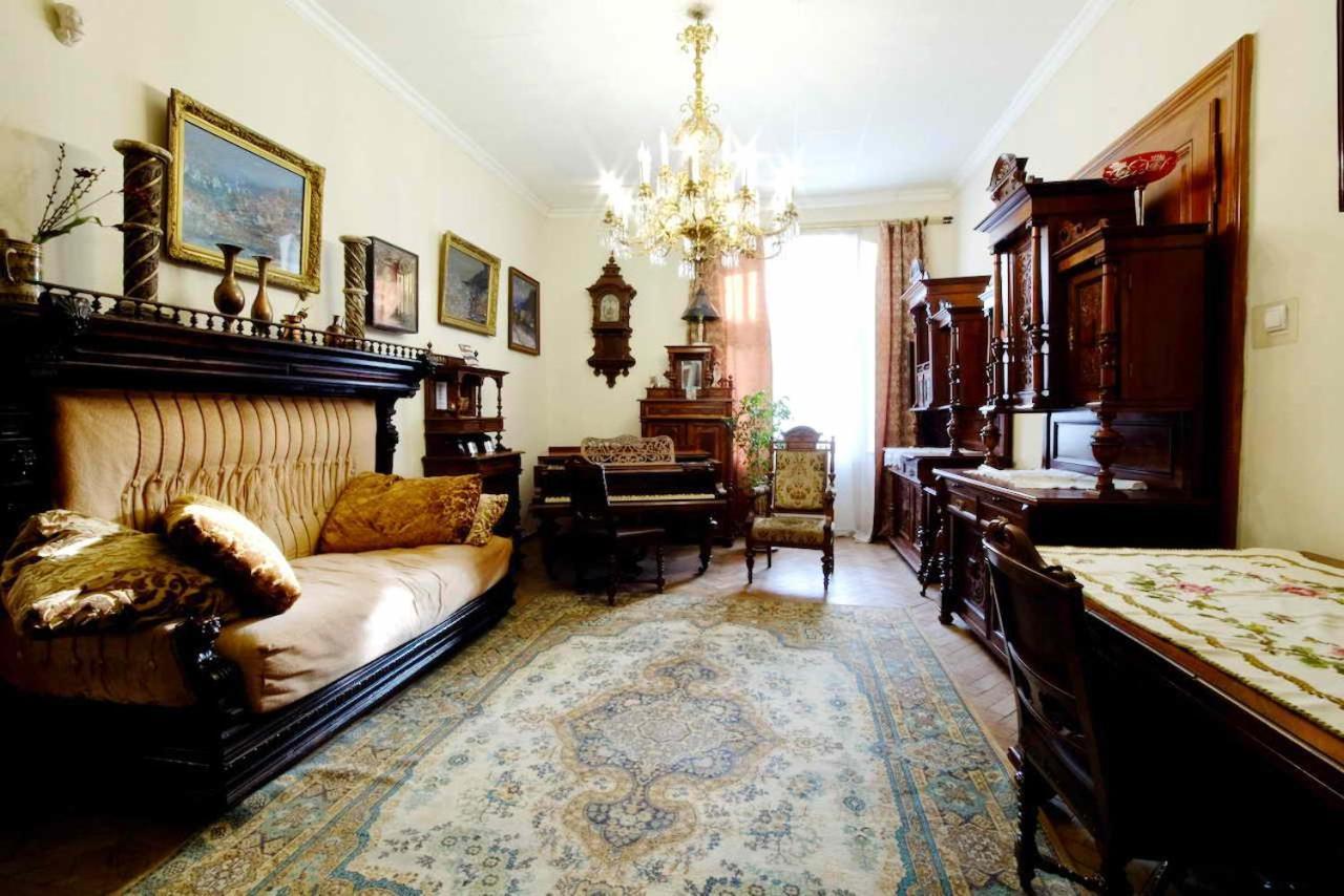 إلفيف "Eva Stories" Movie Apartment On Rynok Square المظهر الخارجي الصورة