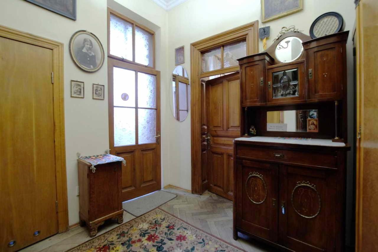 إلفيف "Eva Stories" Movie Apartment On Rynok Square المظهر الخارجي الصورة