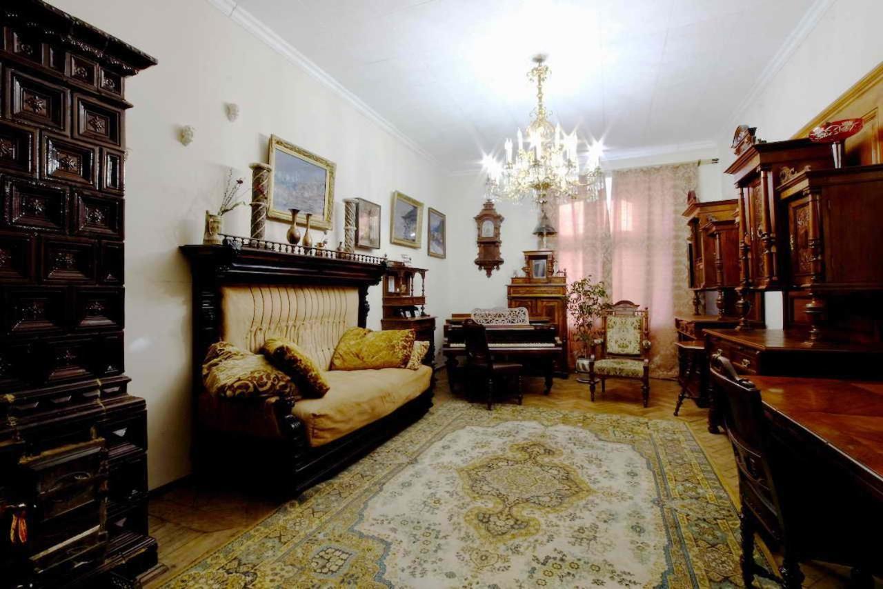 إلفيف "Eva Stories" Movie Apartment On Rynok Square المظهر الخارجي الصورة