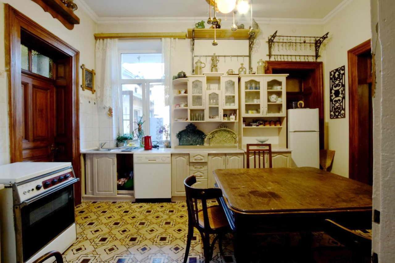 إلفيف "Eva Stories" Movie Apartment On Rynok Square المظهر الخارجي الصورة