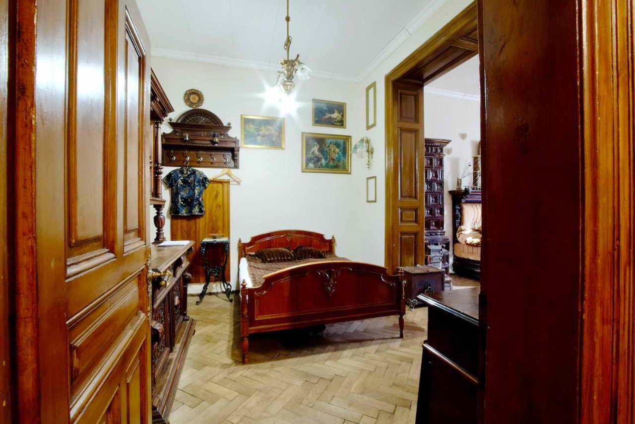 إلفيف "Eva Stories" Movie Apartment On Rynok Square المظهر الخارجي الصورة