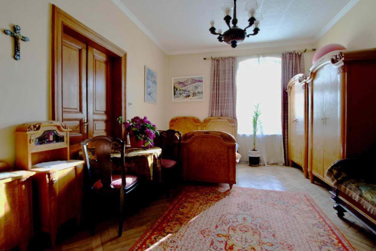 إلفيف "Eva Stories" Movie Apartment On Rynok Square المظهر الخارجي الصورة