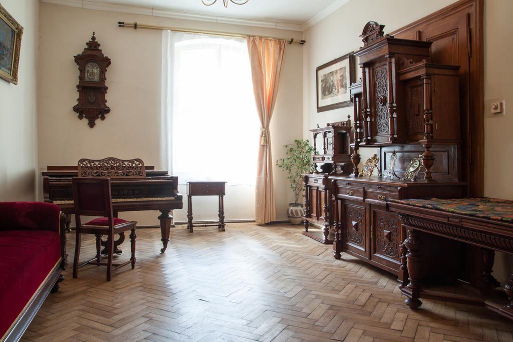 إلفيف "Eva Stories" Movie Apartment On Rynok Square المظهر الخارجي الصورة