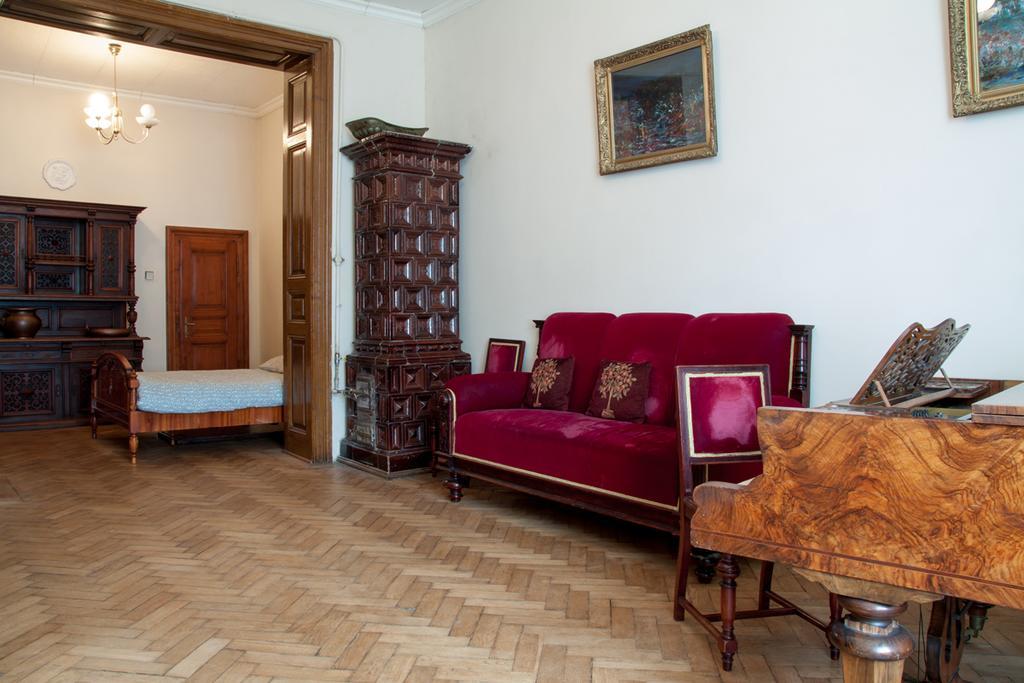 إلفيف "Eva Stories" Movie Apartment On Rynok Square المظهر الخارجي الصورة