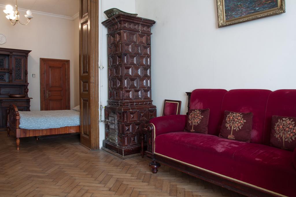 إلفيف "Eva Stories" Movie Apartment On Rynok Square المظهر الخارجي الصورة