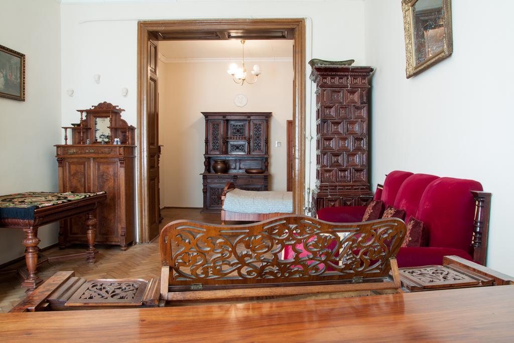 إلفيف "Eva Stories" Movie Apartment On Rynok Square المظهر الخارجي الصورة